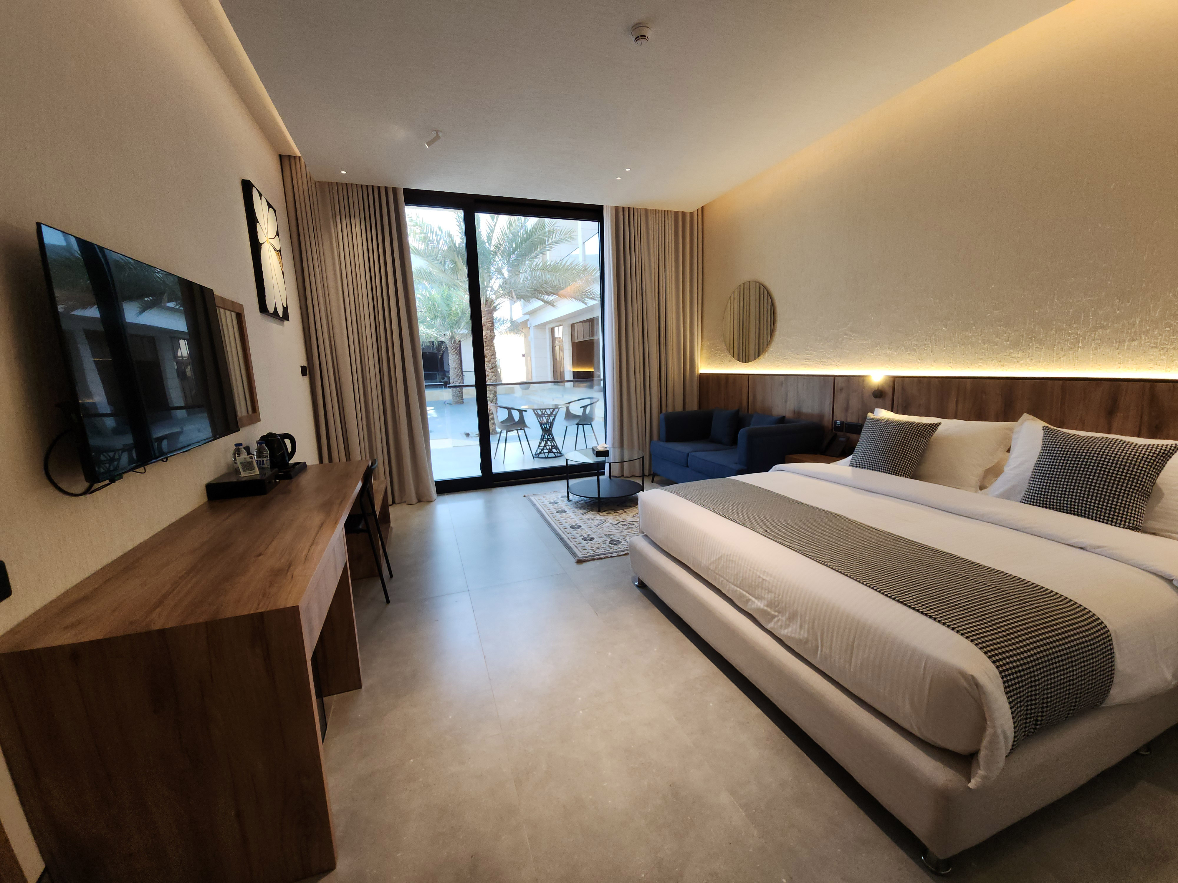 122 KING WITH POOL VIEW Ground floor