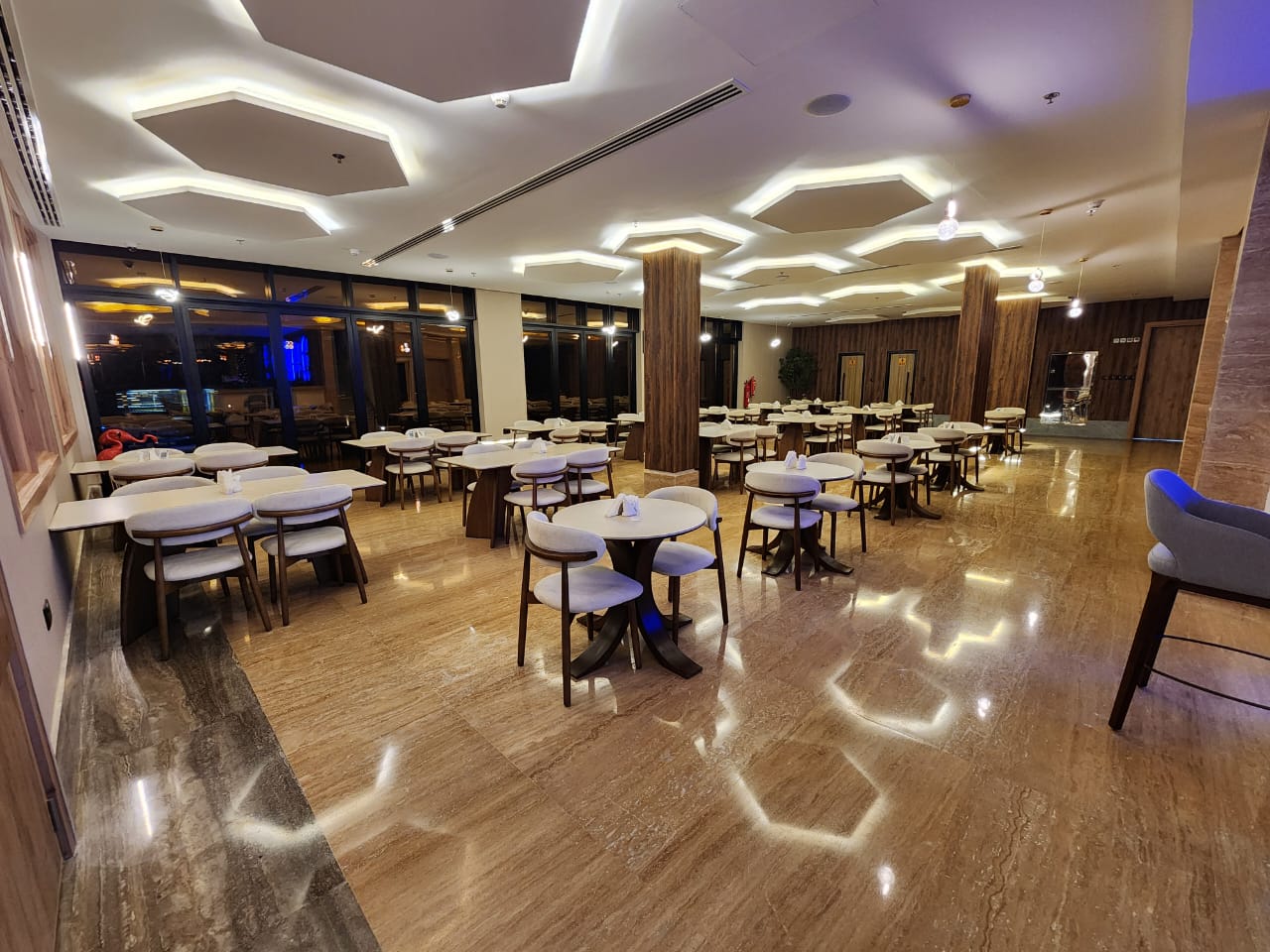 Restaurant & Café