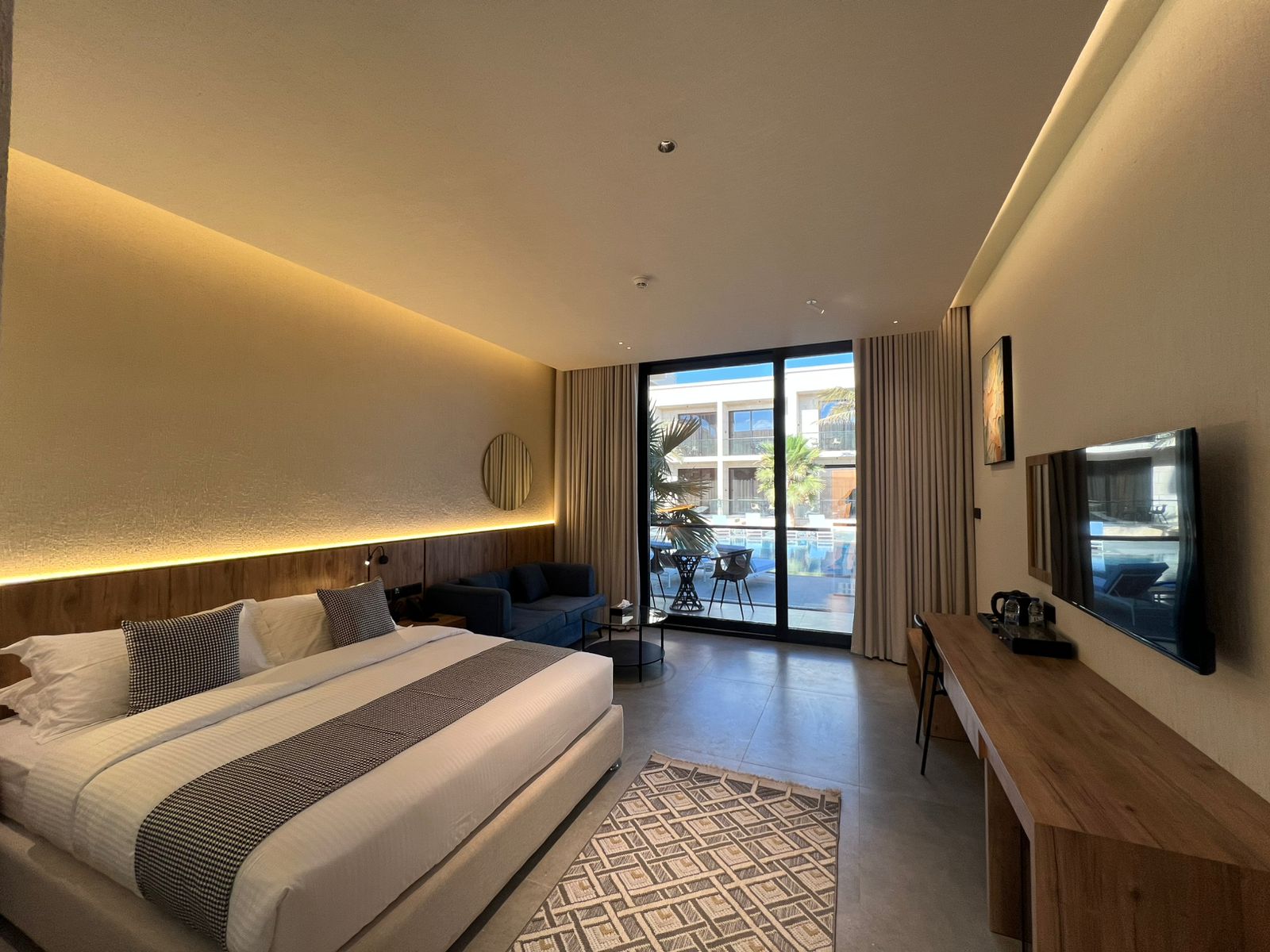 110 KING WITH POOL VIEW Ground floor